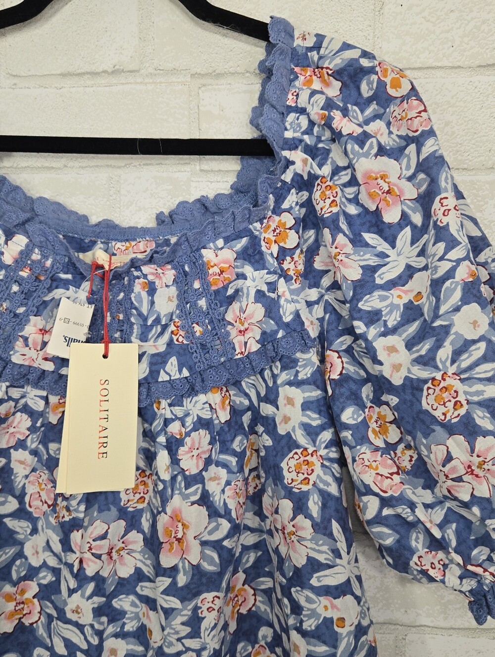 NWT Solitaire blouse with a square neckline and ruffled sleeves - Picture 3 of 13